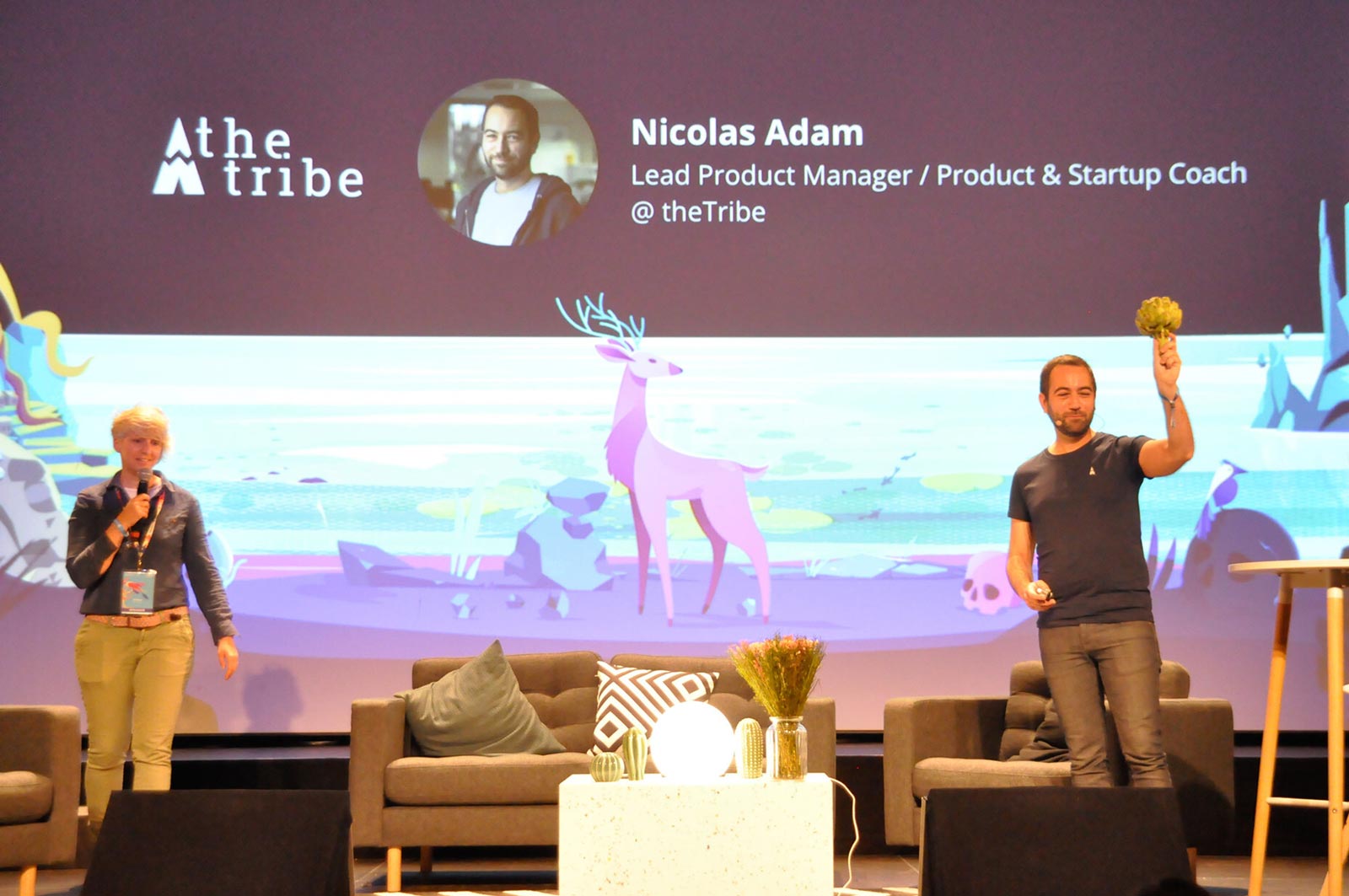 Photographie de Nicolas Adam, Lead Product Manager chez theTribe, lors de sa conférence autour du produit au Web2Day 2022.